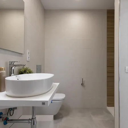 Uhc Portofino Vila